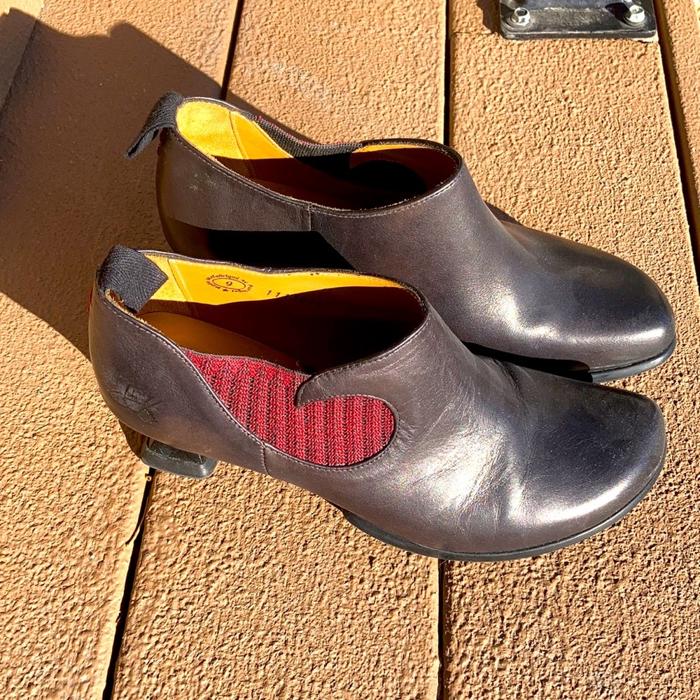 💯 genuine John Fluevog leather ankle booties 👞